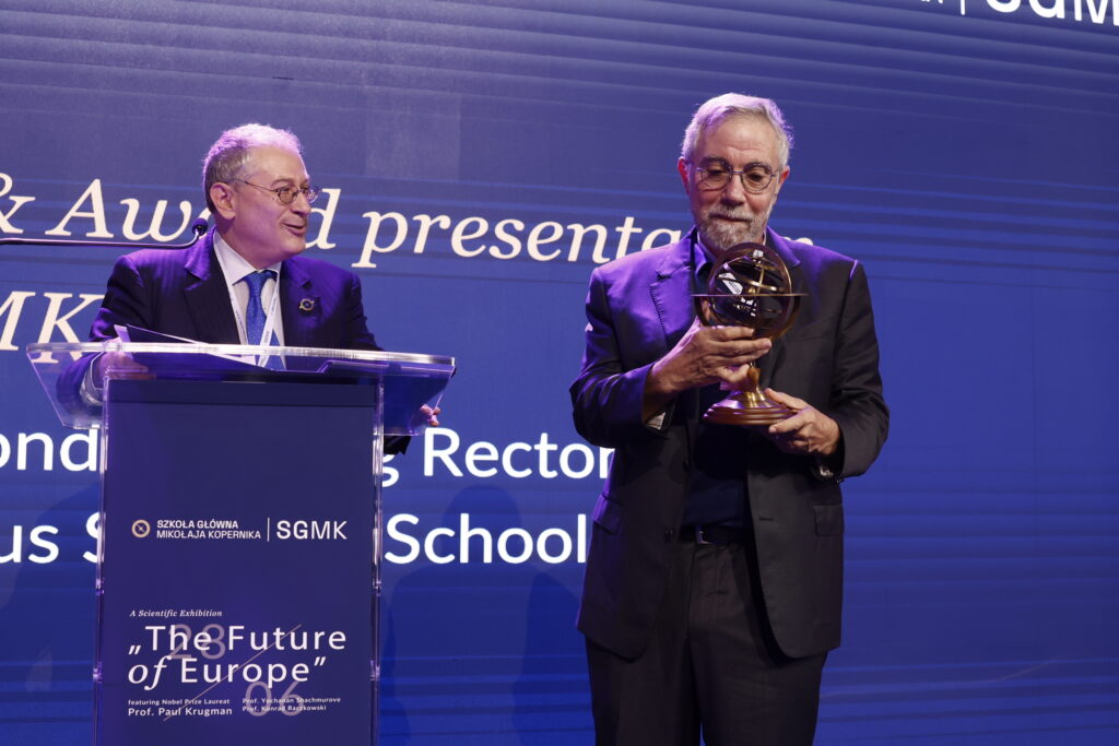 Wręczenie nagrody Futurist of the Year prof. Paulowi Krugmanowi przez rektora Szkoły Głównej Mikołaja Kopernika