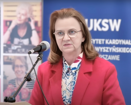 Prof. Uścińska podczas prezentacji / źródło: https://www.youtube.com/live/qXpWFM4gJA0